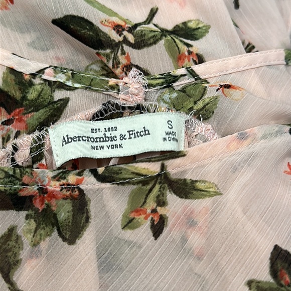 🏰 Abercrombie & Fitch Semi Sheer Blouse - Picture 4 of 5